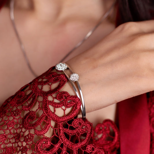 Sleek Silver Bracelet - Elegant & Timeless Design