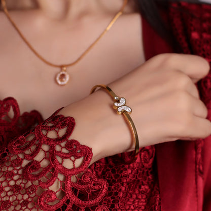 Golden Butterfly Bracelet - Elegant & Symbolic Charm