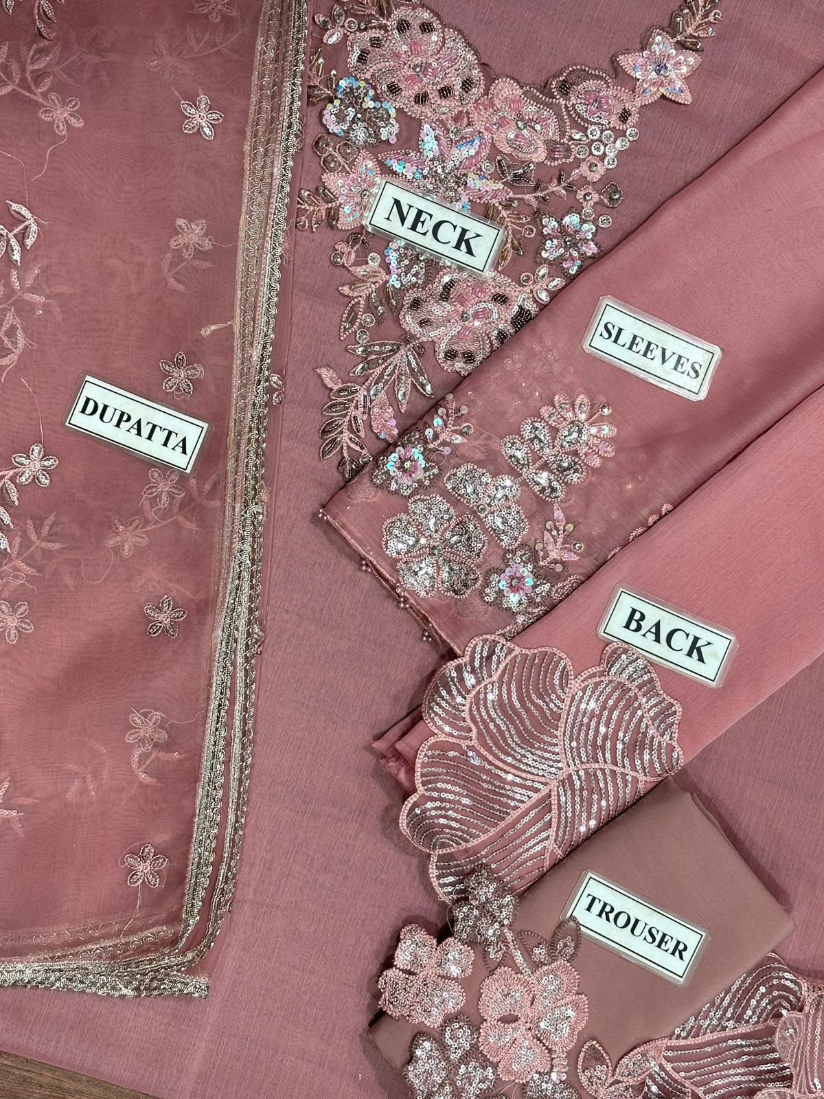 *MOST ELEGANT OUTFITT BY IZNIK*