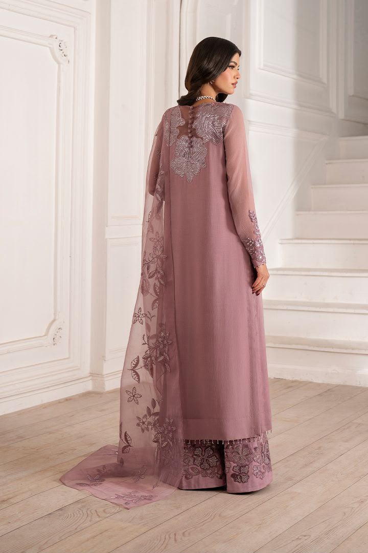 *MOST ELEGANT OUTFITT BY IZNIK*