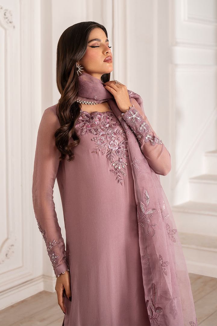 *MOST ELEGANT OUTFITT BY IZNIK*
